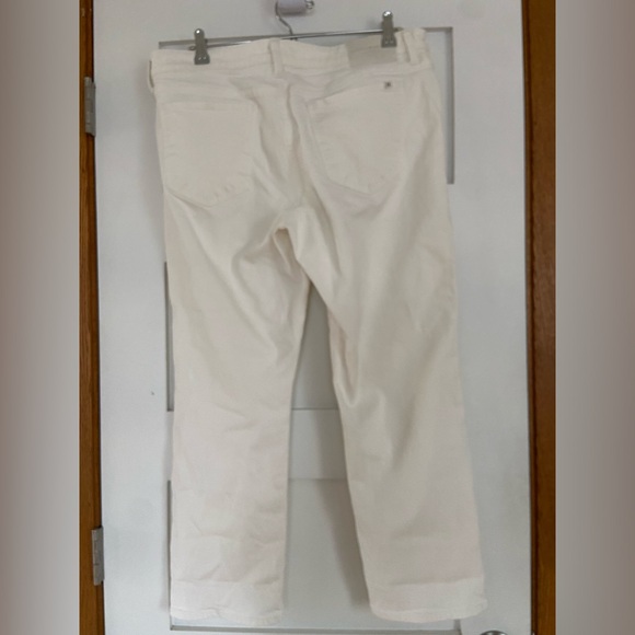 Lucky Brand Women's Mid Rise Sweet Straight Jeans, size 14 (32W x 26L) - Picture 5 of 6